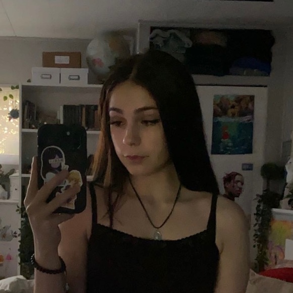 Meet your Posher, Emily - Picture 2 of 2